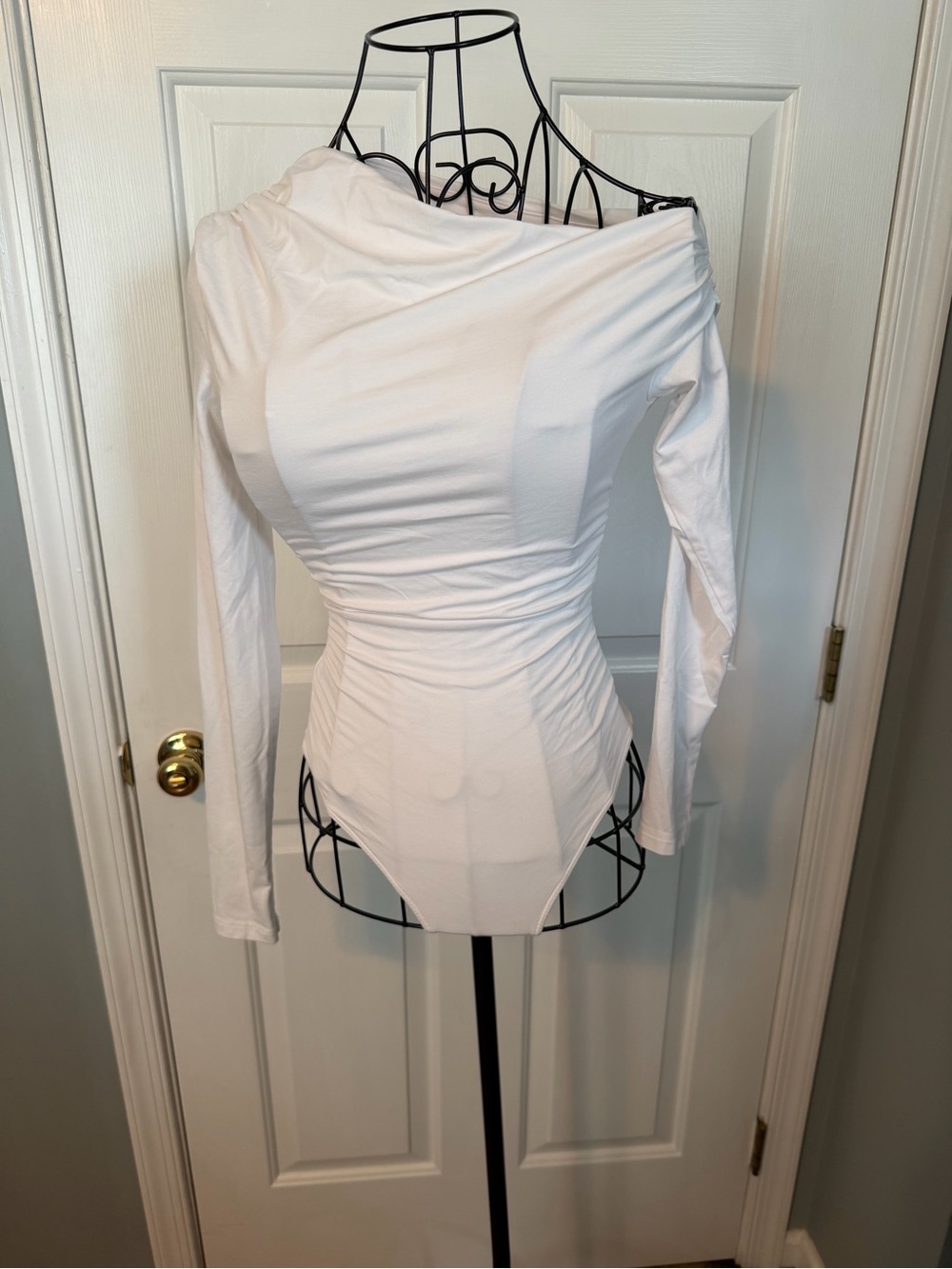 Abercrombie & Fitch White Off-Shoulder Long-Sleeve Bodysuit